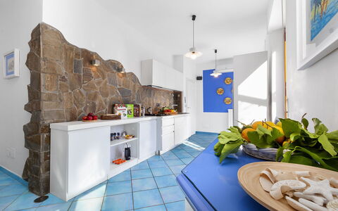 Villa Flora: Pavimentazione, Interior Design, Soffitto, Pavimento, Cucina, Controsoffitto, Camera, Appartamento, Piastrella, Apparecchio Major