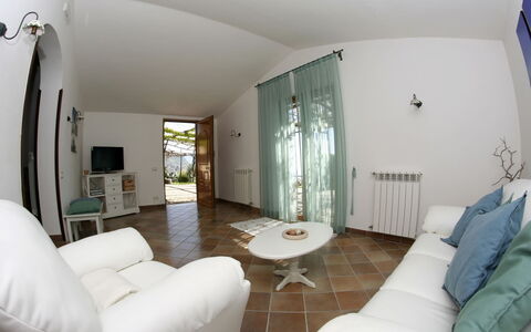 Villa Sant'Agata: Mobilia, Pavimentazione, Pavimento, Interior Design, Soffitto, Illuminazione, Sedia, Camera, Soggiorno, Divano