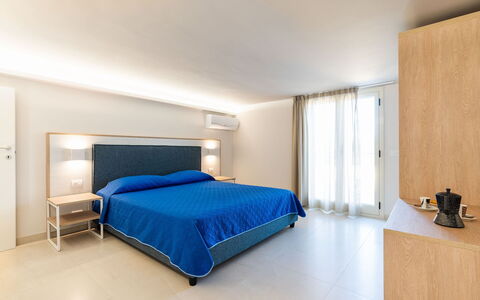 Casa sul Mare: Interior Design, Pavimentazione, Mobilia, Pavimento, Appartamento, Ricorrere, Camera, Soffitto, Letto, Camera Da Letto