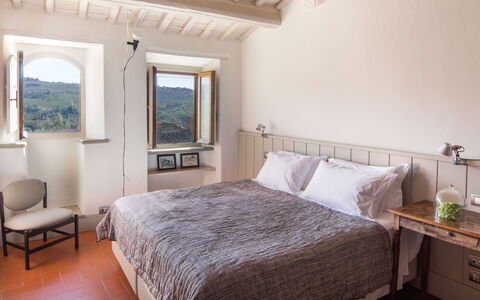 Agatea: Letto, Camera Da Letto, Bedding, Parete, Lenzuolo, Mobilia, Interior Design, Biancheria, Camera, Telaio Del Letto