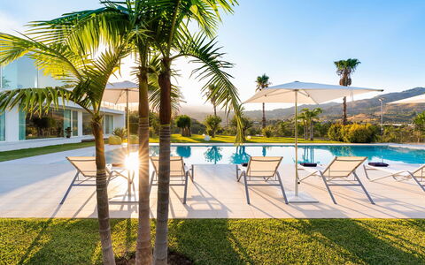 Villa Contemporanea: Piscina, Ricorrere, Eco Hotel, Mobili Da Esterno, Tempo Libero, Shade, Hotel, Landscaping