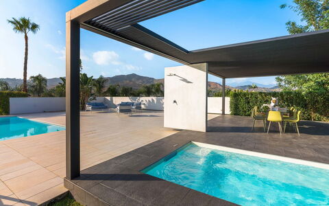 Villa Contemporanea: Piscina, Architettura, Shade, Materiale Composito, Eco Hotel, Ricorrere, Villa, Landscaping, Struttura Esterna, Estate