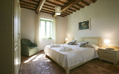 Villa Eline: Letto, Camera Da Letto, Mobilia, Pavimentazione, Lenzuolo, Bedding, Interior Design, Pavimento, Casa, Telaio Del Letto