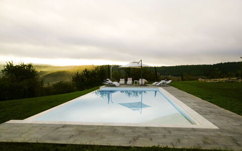 Villa Eline: Piscina, Landscaping, Shade, Ricorrere, Mobili Da Esterno, Eco Hotel, Giochi D'Acqua, Lettino, Terme, Sempreverde