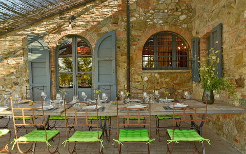 Villa Ginevra: Mobilia, Sedia, Parete, Tavolo, Cucina & Sala Da Pranzo Tavolo, Legna, Interior Design, Mobili Da Esterno, Sala Da Pranzo, Tavolo Esterno