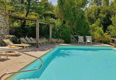 Villa Ginevra: Piscina, Mobili Da Esterno, Mobilia, Ricorrere, Materiale Composito, Eco Hotel, Shade, Sedia, Lettino, Terme