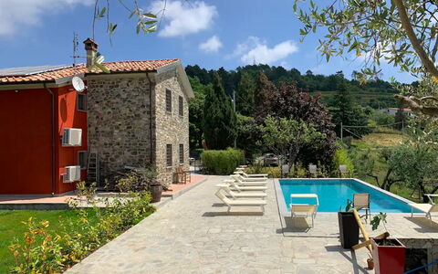 Villa Sarzana: Piscina, Casa, Zona Residenziale, Ricorrere, Casa, Mobili Da Esterno, Villetta, Estate, Eco Hotel, Backyard