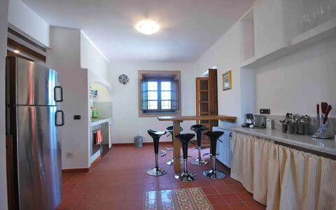 Villa Sarzana: Interior Design, Mobilia, Pavimentazione, Cucina, Soffitto, Legna, Elettrodomestico Da Cucina, Controsoffitto, Pavimento, Lampada
