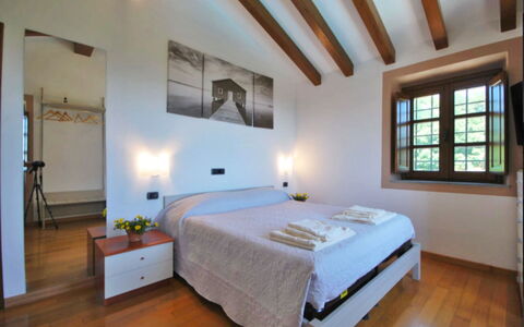 Villa Sarzana: Interior Design, Soffitto, Camera, Casa, Camera Da Letto, Mobilia, Pavimentazione, Letto, Pavimento, Telaio Del Letto