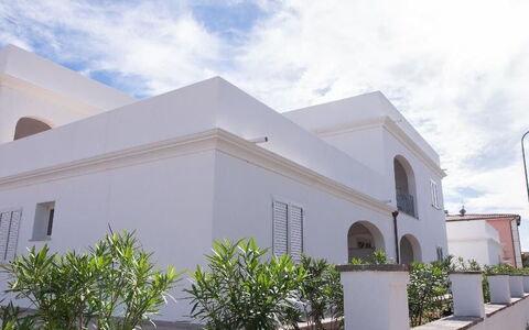 Apartments In Golfo Orosei: Casa, Estate, Balcone, Modanatura, Hacienda, Villa, Gesso, Dimora, Illuminazione Diurna