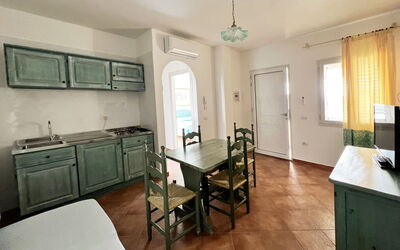 Bilo 4 Roccia Bianca Golfo Orosei: Mobilia, Interior Design, Pavimentazione, Pavimento, Controsoffitto, Soffitto, Cucina, Camera, Tavolo, Illuminazione