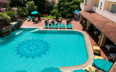 Apartments In Golfo Orosei: Piscina, Acqua, Ricorrere, Cittadina, Mobilia, Eco Hotel, Terme, Tempo Libero, Mobili Da Esterno, Giochi D'Acqua