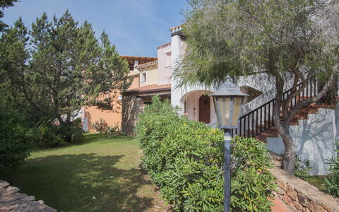 Porto Cervo Apartments Wifi And Ac: Arbusto, Giardino, Estate, Hacienda, Landscaping, Cortile, Shade, Backyard, Villa, Cortile