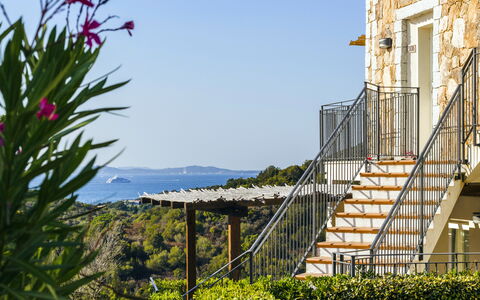 Baia Bianca Apartments Sardinia: Balcone, Estate, Corrimano, Villa, Eco Hotel, Le Scale, Recinzione, Portico, Dimora