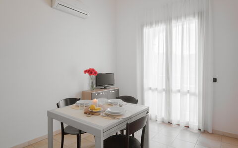 Le Fontane Apartments In Villasimius: Mobilia, Interior Design, Pavimentazione, Pavimento, Sedia, Camera, Cucina & Sala Da Pranzo Tavolo, Soffitto, Appartamento, Sala Da Pranzo