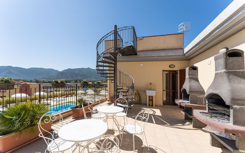 Le Fontane Apartments In Villasimius: Appartamento, Mobilia, Sedia, Balcone, Pianta Della Casa, Ricorrere, Hotel, Piscina, Cucina & Sala Da Pranzo Tavolo