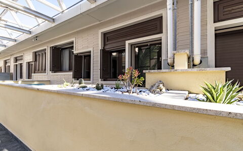 Suite Trastevere: Shade, Calcestruzzo, Balcone, Illuminazione Diurna, Cortile, Pianta Della Casa