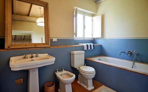 Poggio Cavallino Private Pool, Wifi, Maremma: Bagno, Idraulico Fixture, Lavandino Del Bagno, Lavello, Rubinetto, Toilet Seat, Gabinetto, Idraulico, Pavimentazione, Pavimento