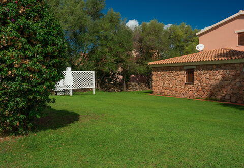 San Teodoro Apartments: Giardino, Shade, Prato, Backyard, Piscina, Landscaping, Cortile, Hacienda, Agriturismo