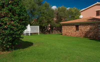 San Teodoro Apartments: Giardino, Shade, Prato, Backyard, Piscina, Landscaping, Cortile, Hacienda, Agriturismo