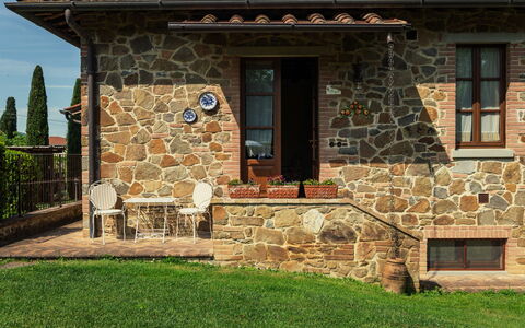 La Pergola: Porta, Brick, Villetta, Muratura, Agriturismo, Muro ​​Di Pietra, Giardino, Vaso Di Fiori, Cortile, Pianta Della Casa