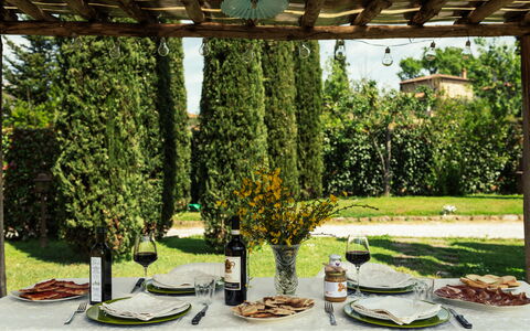 La Pergola: Mobilia, Tavolo, Mobili Da Esterno, Tavolo Esterno, Giardino, Sedia, Shade, Landscaping, Cortile, Backyard