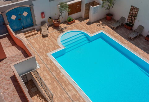 Cristal Blu Apartments In Santa Teresa Gallura: Piscina, Materiale Composito, Ricorrere, Terme, Piastrella, Giochi D'Acqua, Hacienda, Design, Hotel, Cortile