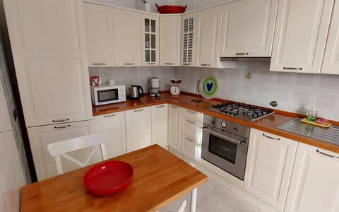 Casa Annalù With Garden, Wifi, Bogliasco: Mobilia, Pavimentazione, Cucina, Legna, Cabinetry, Interior Design, Controsoffitto, Pavimento, Apparecchio Major, Elettrodomestico Da Cucina