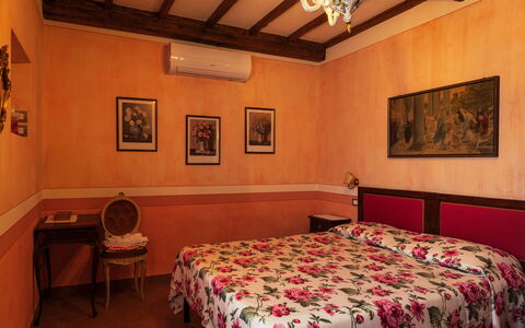 Il Roseto: Parete, Interior Design, Mobilia, Camera Da Letto, Camera, Lenzuolo, Letto, Telaio Del Letto, Soffitto, Cornice