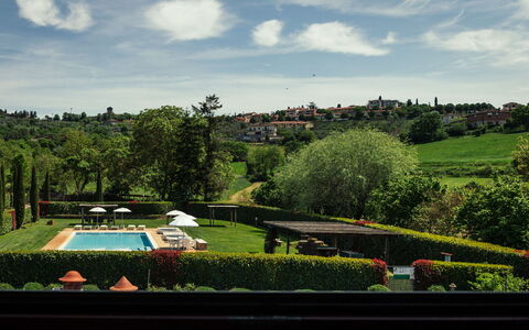 Il Noceto: Arbusto, Giardino, Landscaping, Prato, Hedge, Piantagione, Cortile, Parco, Eco Hotel, Cortile