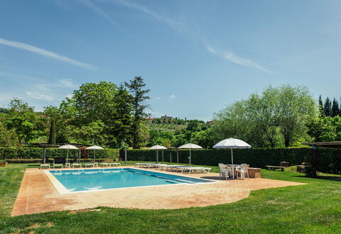 Il Noceto: Albero, Piscina, Arbusto, Ricorrere, Giardino, Eco Hotel, Landscaping, Shade, Piantagione, Hacienda