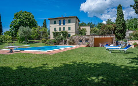 Il Villino Del Collezionista With Pool In Pistoia: Albero, Arbusto, Piscina, Estate, Giardino, Prato, Dimora, Hacienda, Landscaping, Villa