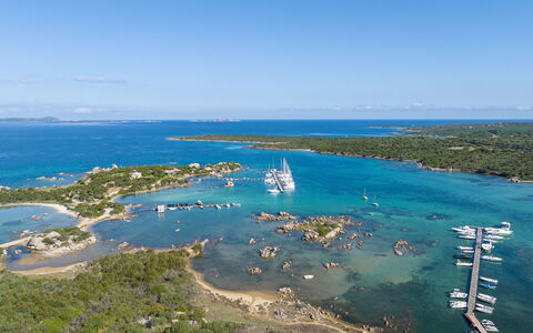 Golfo Aranci Apartments With Ac: Corpo D'Acqua, Costiera E Morfologie Oceanic, Costa, Moto D'Acqua, Barca, Mare, Oceano, Lago, Marina
