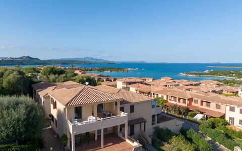 Golfo Aranci Apartments With Ac: Zona Residenziale, Costiera E Morfologie Oceanic, Casa, Costa, Mare, Appartamento, Riva, Sobborgo, Estate, Oceano