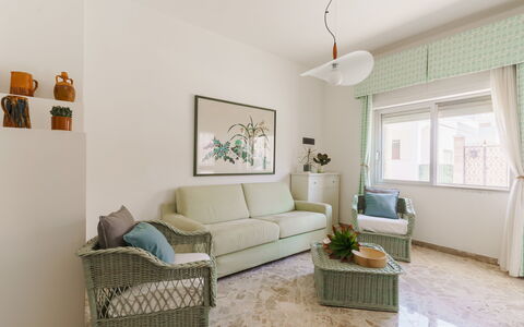 La Maison De Rosetta: Mobilia, Interior Design, Pavimentazione, Parete, Pavimento, Divano, Soffitto, Camera, Legna, Soggiorno