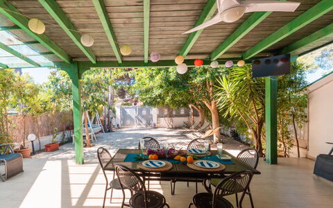 La Maison De Rosetta: Mobilia, Shade, Eco Hotel, Mobili Da Esterno, Ricorrere, Sedia, Struttura Esterna, Terrazza, Giardino, Soffitto