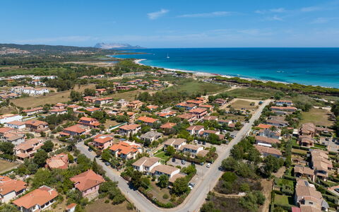 Budoni Homes Seaside, Ac And Bike: Corpo D'Acqua, Costa, Visione Globale, Fotografia Aerea, Costiera E Morfologie Oceanic, Mare, Spiaggia, Zona Residenziale, Riva, Oceano