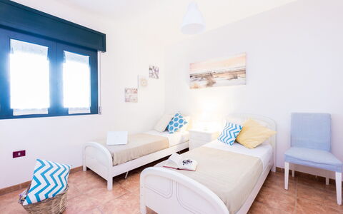 Appartamento Lido Specchiolla: Casa, Appartamento, Pavimento, Camera Da Letto, Letto, Hotel, Bedding, Pianta Della Casa, Lenzuolo, Telaio Del Letto
