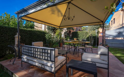 Ely Apartment In Villa, Wifi, Terricciola, Pisa: Mobilia, Sedia, Mobili Da Esterno, Shade, Tavolo Esterno, Struttura Esterna, Giardino, Terrazza, Cucina & Sala Da Pranzo Tavolo, Portico