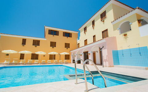 Violet Residence In Orosei: Piscina, Insediamento Umano, Casa, Appartamento, Ricorrere, Estate, Hotel, Mobili Da Esterno, Hacienda, Balcone