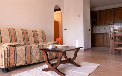 Violet Residence In Orosei: Mobilia, Interior Design, Pavimentazione, Legna, Pavimento, Camera, Appartamento, Pavimento In Legno, Color Legno, Soggiorno