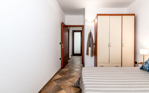 La Vista Mare Da Viola: Interior Design, Pavimentazione, Mobilia, Pavimento, Legna, Camera, Soffitto, Camera Da Letto, Appartamento, Letto