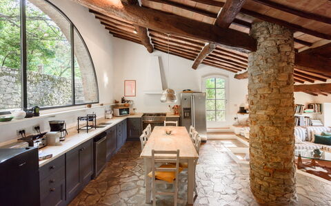 Villa Poggio La Croce: Mobilia, Interior Design, Pavimentazione, Parete, Legna, Soffitto, Pavimento, Cucina, Casa, Controsoffitto