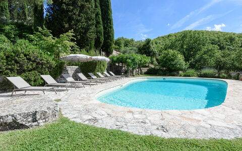 Villa Poggio La Croce: Piscina, Mobili Da Esterno, Mobilia, Shade, Ricorrere, Giardino, Landscaping, Backyard, Tavolo Esterno, Eco Hotel