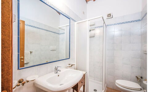 La Fiumara: Parete, Pavimentazione, Pavimento, Interior Design, Idraulico Fixture, Soffitto, Camera, Bagno, Lavandino Del Bagno, Idraulico