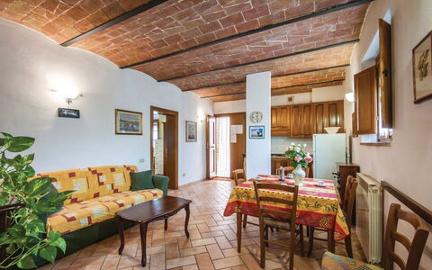 La Fiumara: Parete, Appartamento, Pavimento, Camera, Pianta Della Casa, Vaso Di Fiori, Sedia, Color Legno, Dipingere, Cucina & Sala Da Pranzo Tavolo