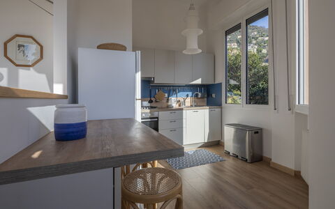 Green Home Seaside, Parking, Wifi, Ac, Genova Nerv: Mobilia, Interior Design, Pavimentazione, Legna, Cucina, Elettrodomestico Da Cucina, Controsoffitto, Apparecchio Major, Soffitto, Pavimento