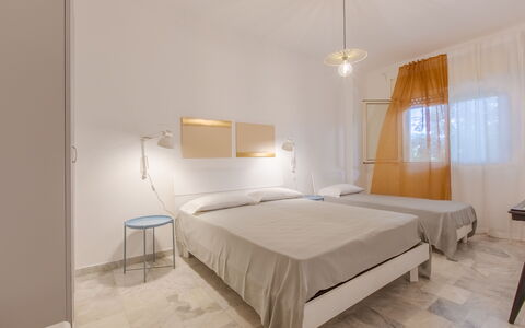Villa Asami: Pavimentazione, Pavimento, Interior Design, Soffitto, Mobilia, Camera, Appartamento, Pavimento In Legno, Camera Da Letto, Letto