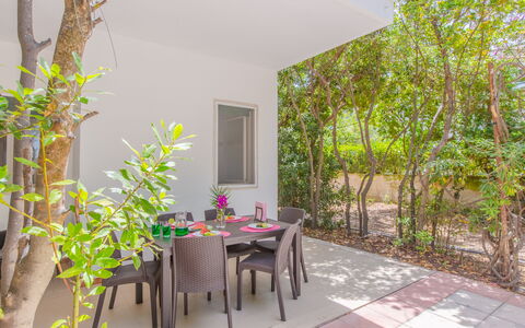 Villa Asami: Giardino, Shade, Landscaping, Backyard, Mobili Da Esterno, Cortile, Eco Hotel, Struttura Esterna, Hacienda, Terrazza