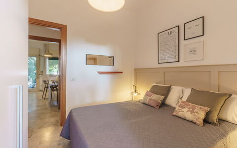 Villa Nami: Interior Design, Mobilia, Parete, Pavimentazione, Soffitto, Legna, Letto, Camera, Pavimento, Camera Da Letto